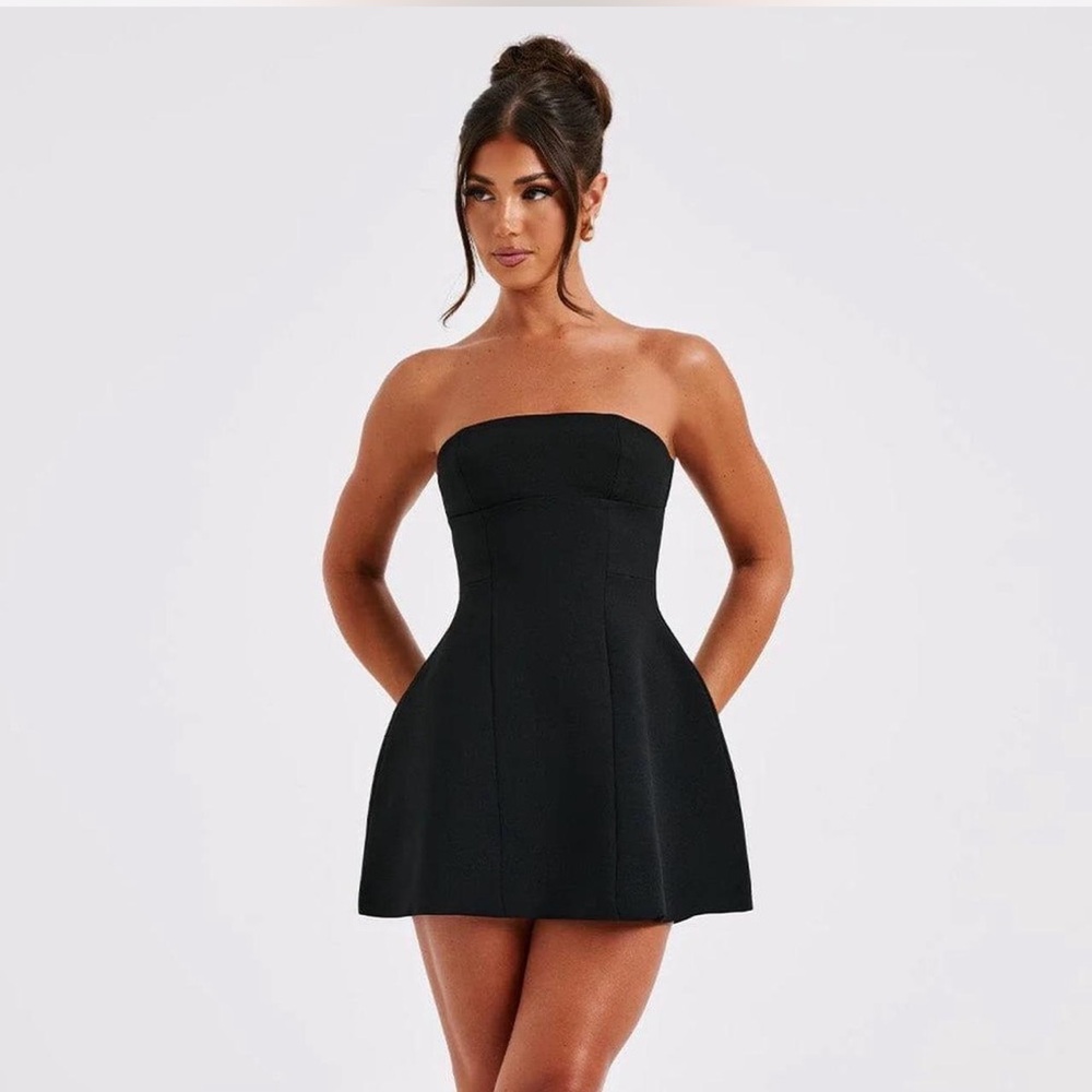 black strapless mini dress 💗